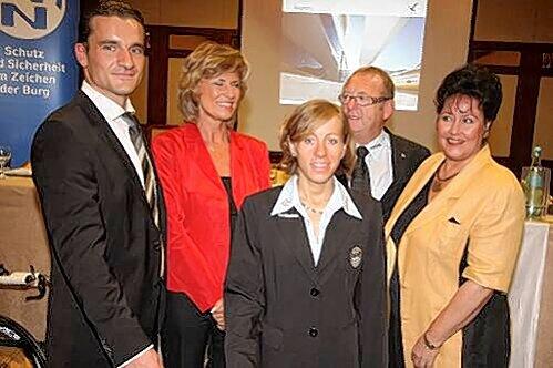 Dagmar Wöhrl und Ute Scholz freuten sich (zu früh) über das finanzielle Engagement Lindemanns für den Nürnberger Radsport.