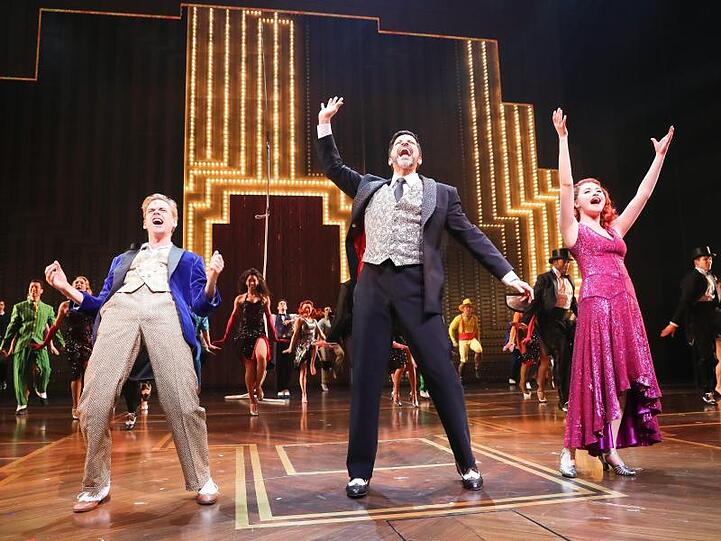 Die Musicaldarsteller Anton Zetterholm (l-r), Pasquale Aleardi, Vajen van Bosch nach der Europa-Premiere des Musicals "Paramour" von Cirque Du Soleil in hamburg.