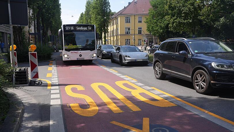 Bus f&auml;hrt hier statt Radweg in Lindwurmstra&szlig;e am 21.07.2026 in M&uuml;nchen.