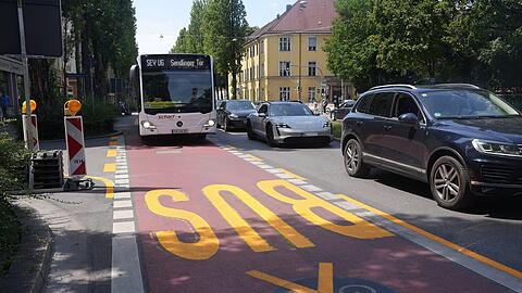 Bus f&auml;hrt hier statt Radweg in Lindwurmstra&szlig;e am 21.07.2026 in M&uuml;nchen.