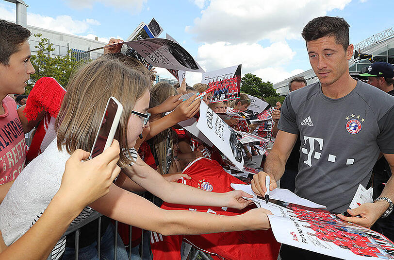 ... Robert Lewandowski (Mythosschwarz Metallic),