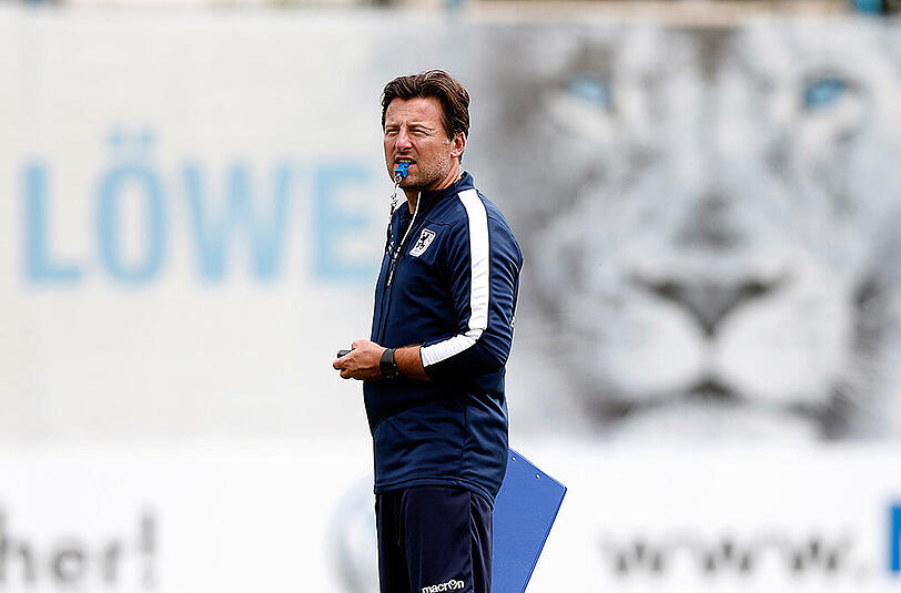 Ohne zahlreiche Verletzte, dafür mit einigen U21-Akteuren möchte er in Ruhe trainieren: 1860-Trainer Kosta Runjaic.