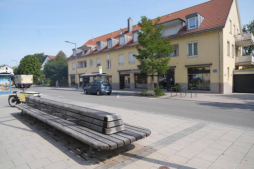 Mehr Platz, neues Pflaster, Radstreifen und Bänke, das alles barrierefrei. Mehr Platz, neues Pflaster, Radstreifen und Bänke, das alles barrierefrei.