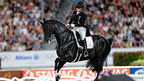Isabell Werth verteidigt den Pferdesport gegen Kritiker. (Archivbild)
