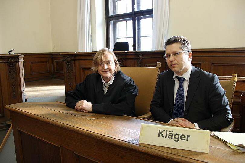 SPD klagt: Alexander Grapentin vom Parteivorstand mit Anwältin Elisabeth Keller-Stoltenhoff.