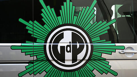 Das Logo der GdP: Die Gewerkschaft beklagt die höhere Belastung für Bayerns Polizisten und hat ein Konzept zur Verbesserung der Lage vorgelegt.
