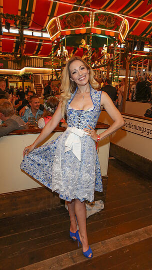 BLUSE VERGESSEN? Leider mit Absicht. Andrea Kaiser und ...