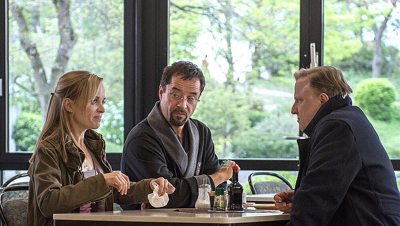 Nadeshda (F. Kempter) ermittelt mit ihrem Chef Kommissar Frank Thiel (A. Prahl, M) und Prof. Boerne (J. Liefers) in der Sanusklinik Nadeshda (F. Kempter) ermittelt mit ihrem Chef Kommissar Frank Thiel (A. Prahl, M) und Prof. Boerne (J. Liefers) in der Sanusklinik