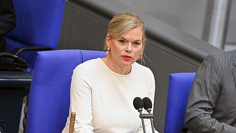 Bundestagspräsidentin Julia Klöckner (CDU) nannte das Massaker von Srebrenica "das größte Kriegsverbrechen auf europäischem Boden seit dem Zweiten Weltkrieg".