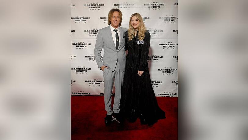 Sie wird ihrer verstorbenen Mutter immer ähnlicher: Dannielynn Birkhead besuchte auch 2024 mit ihrem Vater die Barnstable-Brown-Gala vor dem Kentucky Derby. Einen Tag später zeigte sie sich dann mit kürzeren Haaren. Sie wird ihrer verstorbenen Mutter immer ähnlicher: Dannielynn Birkhead besuchte auch 2024 mit ihrem Vater die Barnstable-Brown-Gala vor dem Kentucky Derby. Einen Tag später zeigte sie sich dann mit kürzeren Haaren.