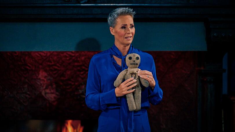 Voodoo im Finale von "Die Verräter" (RTL) - davon wusste Spielleiterin Sonja Zietlow. Eine andere dramatische Wendung überraschte aber auch sie. Voodoo im Finale von "Die Verräter" (RTL) - davon wusste Spielleiterin Sonja Zietlow. Eine andere dramatische Wendung überraschte aber auch sie.