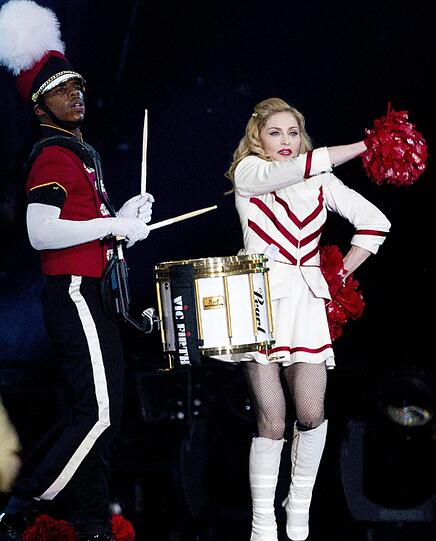 Madonna: 53-jährige Pop-Quenn und immer noch "sexy as hell" - sehen Sie hier die besten und heißesten Bilder ihrer Show in Rom.