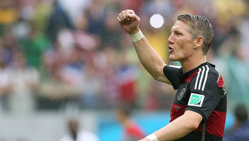 Platz 2: Bastian Schweinsteiger teilt sich diesen Rang mit seinem Teamkollegen Thomas Müller. Platz 2: Bastian Schweinsteiger teilt sich diesen Rang mit seinem Teamkollegen Thomas Müller.