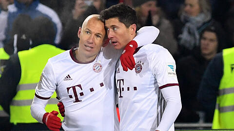 Für Robert Lewandowski hat der Bayern-Kader genau die richtige Größe. Arjen Robben sieht darin eine Gefahr.