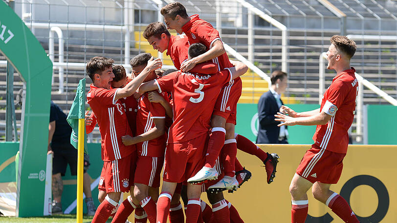 Jubel nach Abpfiff: Die B-Junioren des FC Bayern sind Deutscher Meister