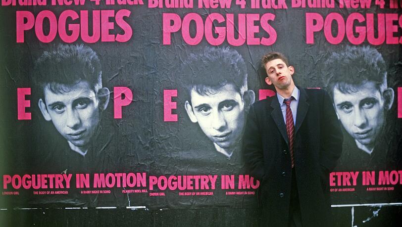 Für kurze Zeit war der Mann mit den Segelohren ein Weltstar, doch dann ging es mit ihm bergab und seine eigene Band The Pogues warf ihn raus.