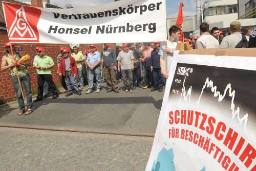 Die Honsel-Mitarbeiter demonstrierten gestern für einen Schutzschrim für ihre Jobs.