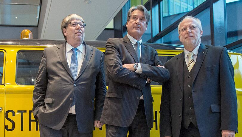 Der ADAC-Vizepräsident für Finanzen, Klaus-Peter Reimer (l-r), ADAC-Sportpräsident Hermann Tomczyk und der designierte ADAC-Präsident August Markl. Der ADAC-Vizepräsident für Finanzen, Klaus-Peter Reimer (l-r), ADAC-Sportpräsident Hermann Tomczyk und der designierte ADAC-Präsident August Markl.