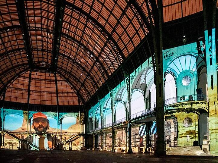 Szene aus "Paris, Texas" von Wenders mit Harry Dean Stanton im Pariser Grand Palais.