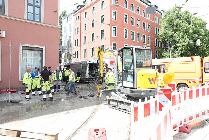 Im Bereich der Zweibrückenstraße gab es einen Wasserrohrbruch.