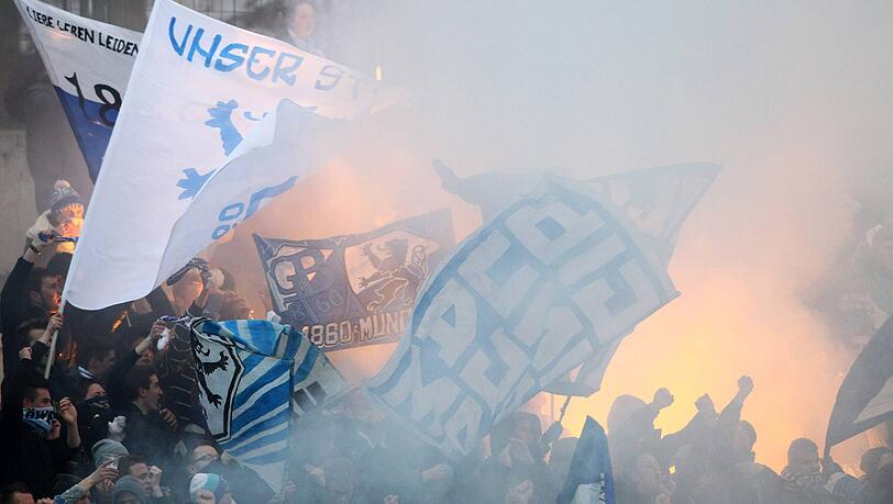 Beim  3:1-Auswärtssieg der Löwen bei der Erzgebirge Aue zündeten die 1860-Anhänger mehrere Pyro-Rauchtöpfe.