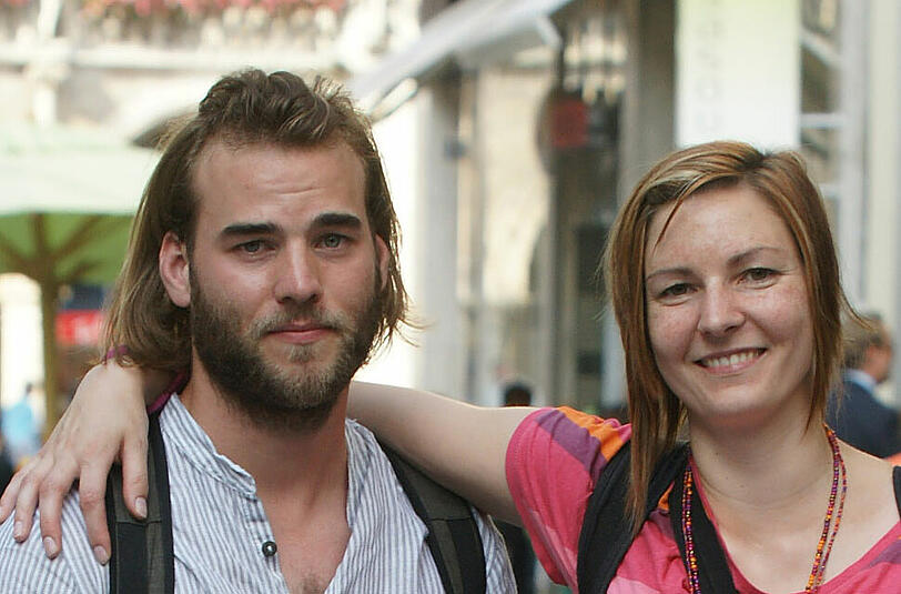 Katja ist also raus. Wie sieht's mit Ingenieur Bernhard (26) und Heilpädagogin Lina (29) aus, werden oder würden sie sich nackig machen für Tunicks Installation?