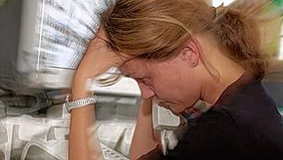 Der Dauerstress im Büro führt oft zu einem Burnout. Bei ersten Anzeichen sollte man sofort handeln. Der Dauerstress im Büro führt oft zu einem Burnout. Bei ersten Anzeichen sollte man sofort handeln.