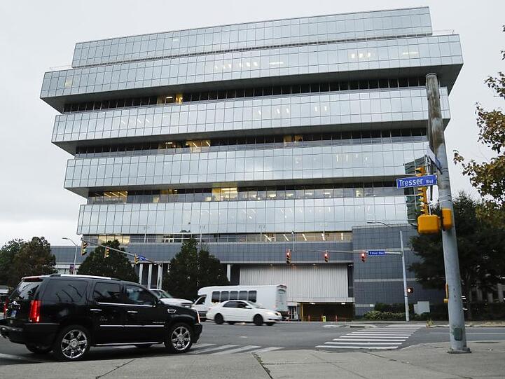 Die Zentrale des US-Pharmakonzerns Purdue Pharma. Ein Bündnis von US-Bundesstaaten geht rechtlich gegen millionenschwere Boni-Pläne des umstrittenen Schmerzmittel-Herstellers Purdue Pharma vor.