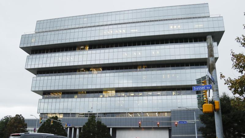 Die Zentrale des US-Pharmakonzerns Purdue Pharma. Ein Bündnis von US-Bundesstaaten geht rechtlich gegen millionenschwere Boni-Pläne des umstrittenen Schmerzmittel-Herstellers Purdue Pharma vor. Die Zentrale des US-Pharmakonzerns Purdue Pharma. Ein Bündnis von US-Bundesstaaten geht rechtlich gegen millionenschwere Boni-Pläne des umstrittenen Schmerzmittel-Herstellers Purdue Pharma vor.