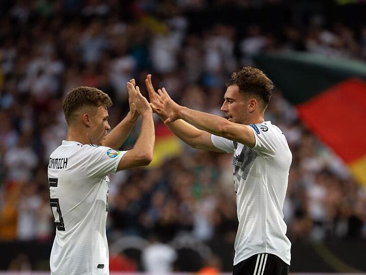 Die Nationalspieler Joshua Kimmich (l) und Leon Goretzka. Foto: Federico Gambarini/dpa/Archivbild