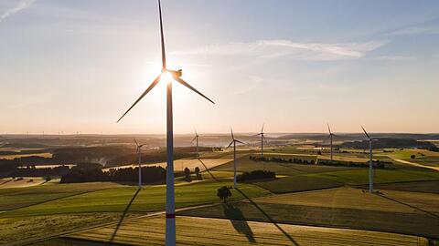 Die Green City AG baut unter anderem Windräder. (Symbolbild)
