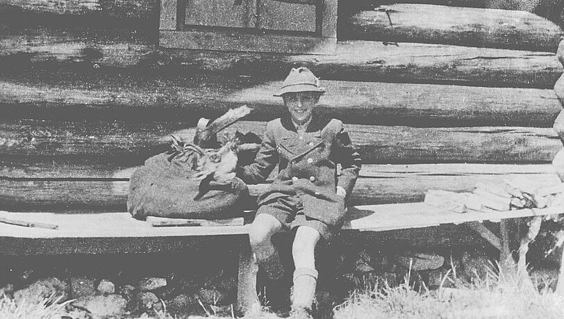 1945 durfte der Prinz in der Nähe von Ammerwald mit auf die Jagd – für die Verpflegung der Familie. 1945 durfte der Prinz in der Nähe von Ammerwald mit auf die Jagd – für die Verpflegung der Familie.