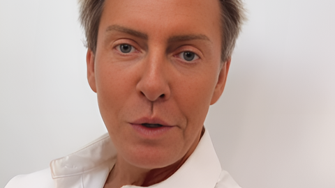 Der Münchner Promi-Friseur André Schulz zeigt sich schockiert nach der blutigen Gewalttat in München, bei der eine Frau und ihr Kind gestorben sind.