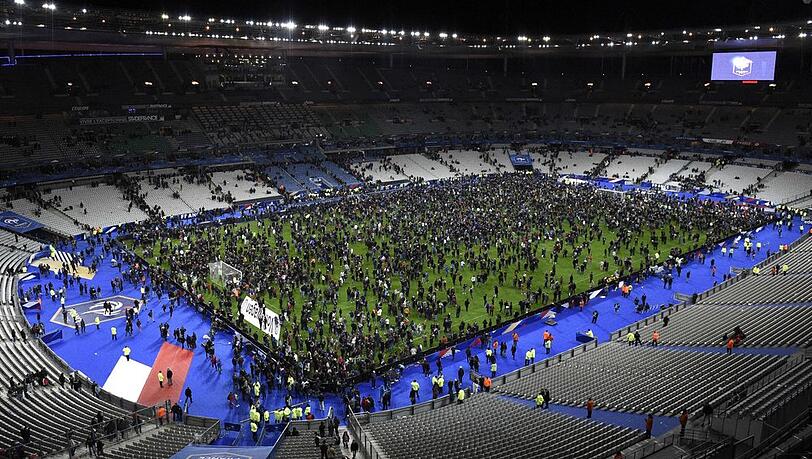 Die Nationalmannschaften von Frankreich und Deutschland spielten an diesem schrecklichen Abend im Stade de France.