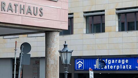 Seit Mai amtiert im Aschaffenburger Rathaus ein neuer OB. (Symbolbild)