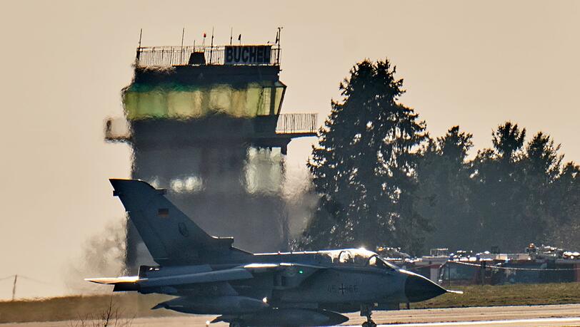Zeichen des Zusammenhalts: Die Luftwaffe verlegt für die Nato-Übung drei Tornados nach Italien. (Archivbild) Zeichen des Zusammenhalts: Die Luftwaffe verlegt für die Nato-Übung drei Tornados nach Italien. (Archivbild)