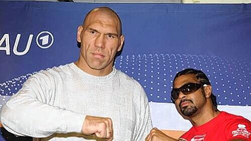 Der Größenunterschied der beiden Kontrahenten ist nicht zu übersehen: Nikolai Valuev (l.) und David Haye. Der Größenunterschied der beiden Kontrahenten ist nicht zu übersehen: Nikolai Valuev (l.) und David Haye.
