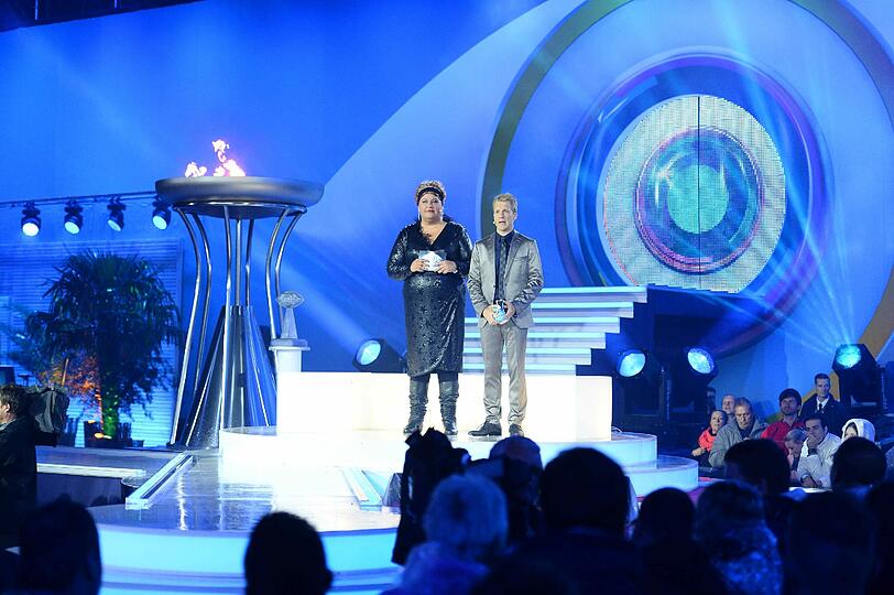 Strömender Regen bei der zweiten Live-Show von Promi Big Brother. Die Zuschauer haben Percival aus dem Container gewählt. Sehen Sie hier, was noch so alles passiert ist.