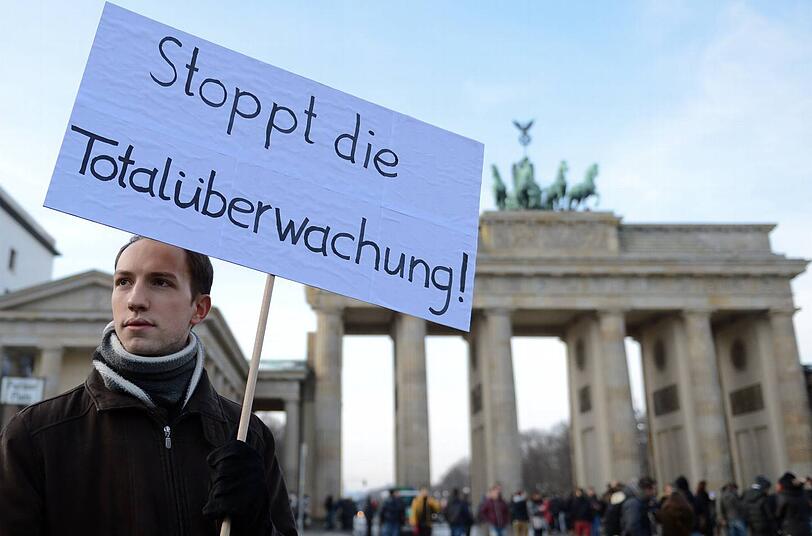 Die Vorratsdatenspeicherung ist höchst umstritten. Kritiker fürchten, dass dadurch die Totalüberwachung des Bürgers möglich wird.