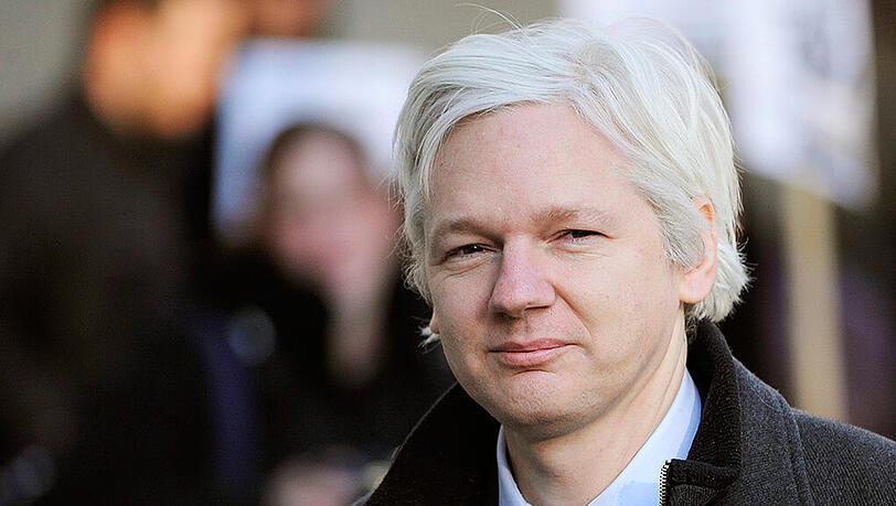 Nachdem Assange nicht zu einer Befragung nach Schweden reisen wollte, hatte die Staatsanwaltschaft versucht, ihn in der Botschaft zu interviewen. Nachdem Assange nicht zu einer Befragung nach Schweden reisen wollte, hatte die Staatsanwaltschaft versucht, ihn in der Botschaft zu interviewen.