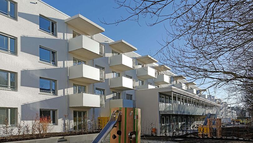 Platz zum Spielen ist aber da. Neben den Wohnungen hat die Gewofag auch eine Kita gebaut. Platz zum Spielen ist aber da. Neben den Wohnungen hat die Gewofag auch eine Kita gebaut.