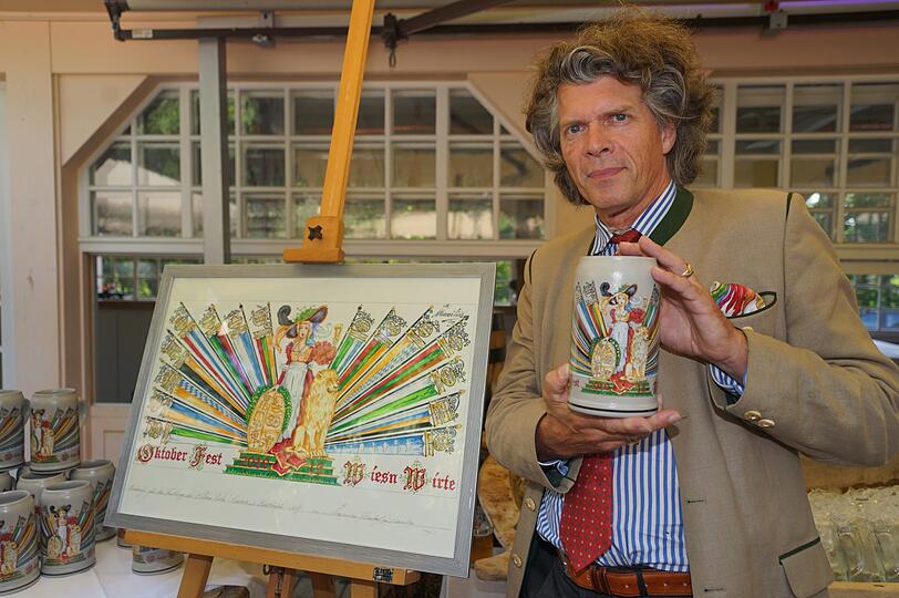 Künstler Maximilian Fliessbach hat den Krug entworfen.