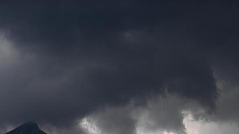Ein Gewitter zieht über dem Wettersteingebirge herauf. Foto: Angelika Warmuth
