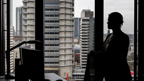 Frauen verdienen laut Statistischem Landesamt nach wie vor weniger als M&auml;nner - auch bei vergleichbarer Arbeit. (Symbolbild)