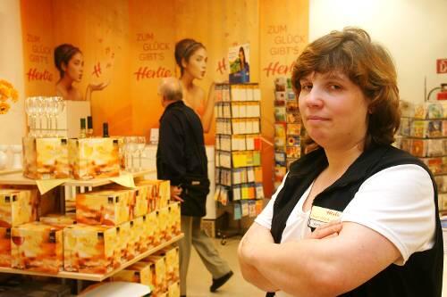 Karoline Rauscher arbeitet seit 18 Jahren bei Hertie. Jetzt droht ihr der Rausschmiss.