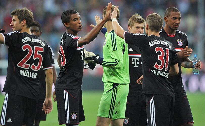 Die Bayern jubeln - nach dem 6:4 nach Elfmeterschießen gegen den AC Mailand steht der Rekordmeister im Finale des Audi-Cups in München.