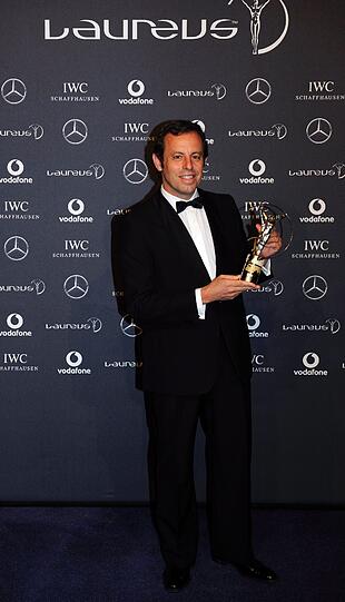Kennen Sie diesen Mann? Er ist der Präsident des derzeit wohl besten Fußball-Klubs der Welt: Barcelona-Boss Sandro Rosell nahm den Laureus Award am Montag stellvertretend für seine Mannschaft in Empfang. Der amtierende Champions League-Sieger und spanische Meister wurde mit der Trophäe für das "Team of the year" ausgezeichnet.
