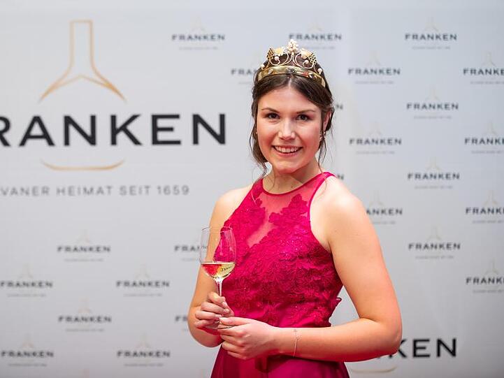 Carolin Meyer, die neue Fränkische Weinkönigin. Foto: Daniel Karmann