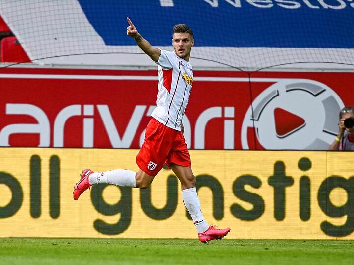 Erik Wekesser traf für Regensburg zum 1:0.