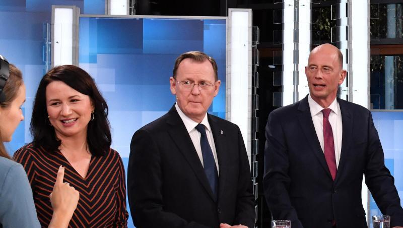 Anja Siegesmund von den Grünen, Ministerpräsident Bodo Ramelow (Die Linke) und Wolfgang Tiefensee von der SPD bei einer TV-Debatte vor der Wahl im Oktober. Anja Siegesmund von den Grünen, Ministerpräsident Bodo Ramelow (Die Linke) und Wolfgang Tiefensee von der SPD bei einer TV-Debatte vor der Wahl im Oktober.